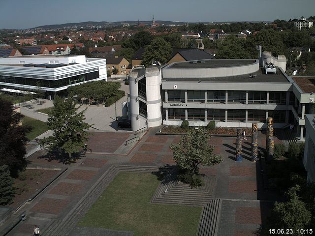 Foto der Webcam: Verwaltungsgebäude, Innenhof mit Audimax, Hörsaal-Gebäude 1