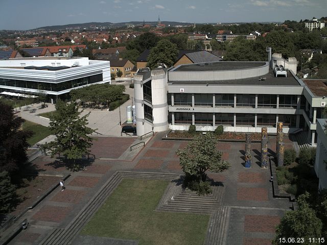 Foto der Webcam: Verwaltungsgebäude, Innenhof mit Audimax, Hörsaal-Gebäude 1