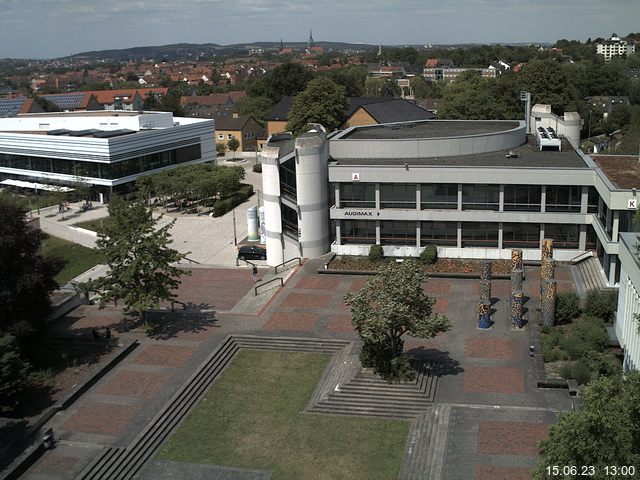 Foto der Webcam: Verwaltungsgebäude, Innenhof mit Audimax, Hörsaal-Gebäude 1