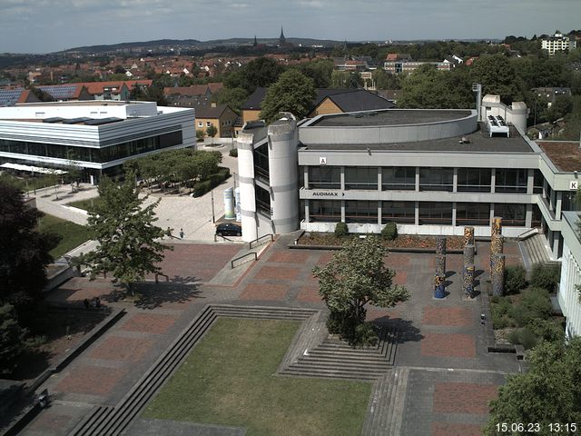 Foto der Webcam: Verwaltungsgebäude, Innenhof mit Audimax, Hörsaal-Gebäude 1