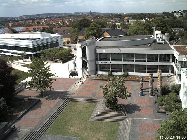 Foto der Webcam: Verwaltungsgebäude, Innenhof mit Audimax, Hörsaal-Gebäude 1