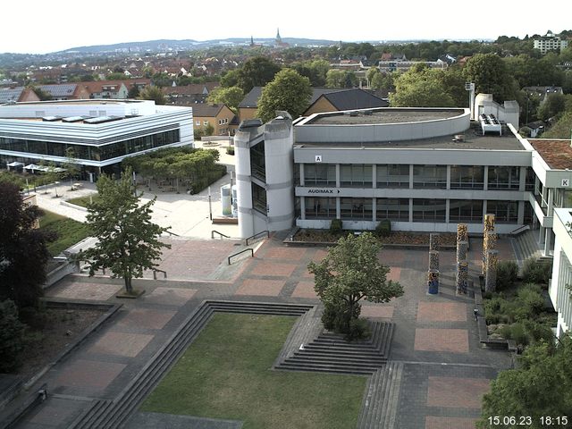 Foto der Webcam: Verwaltungsgebäude, Innenhof mit Audimax, Hörsaal-Gebäude 1