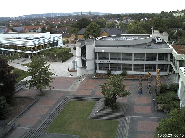 Foto der Webcam: Verwaltungsgebäude, Innenhof mit Audimax, Hörsaal-Gebäude 1