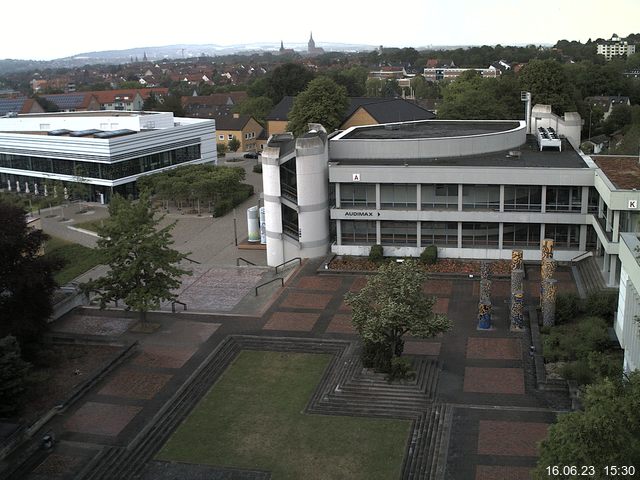 Foto der Webcam: Verwaltungsgebäude, Innenhof mit Audimax, Hörsaal-Gebäude 1