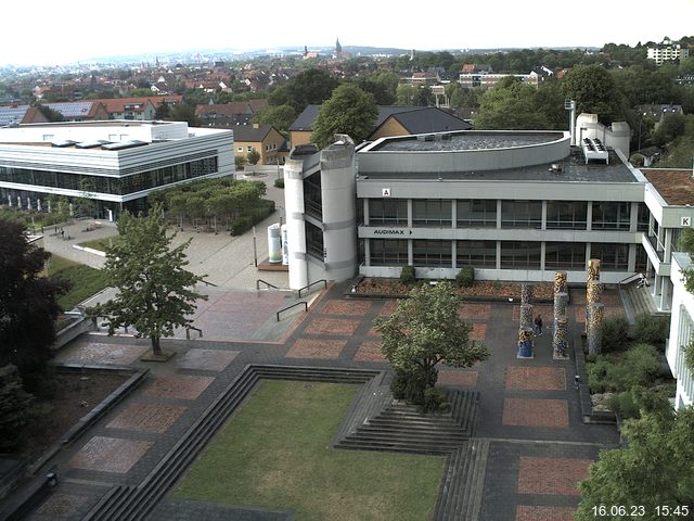 Foto der Webcam: Verwaltungsgebäude, Innenhof mit Audimax, Hörsaal-Gebäude 1