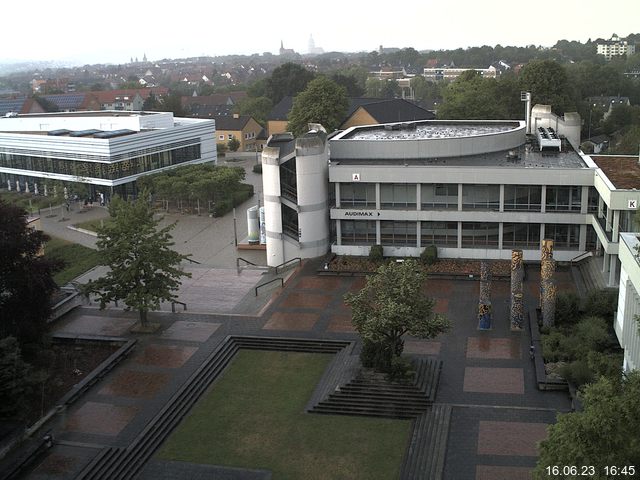 Foto der Webcam: Verwaltungsgebäude, Innenhof mit Audimax, Hörsaal-Gebäude 1