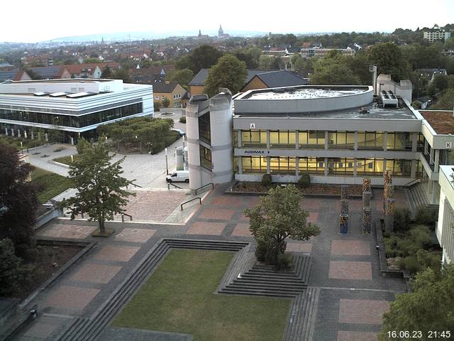 Foto der Webcam: Verwaltungsgebäude, Innenhof mit Audimax, Hörsaal-Gebäude 1