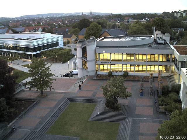 Foto der Webcam: Verwaltungsgebäude, Innenhof mit Audimax, Hörsaal-Gebäude 1