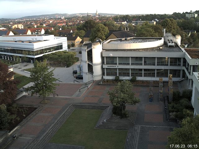 Foto der Webcam: Verwaltungsgebäude, Innenhof mit Audimax, Hörsaal-Gebäude 1