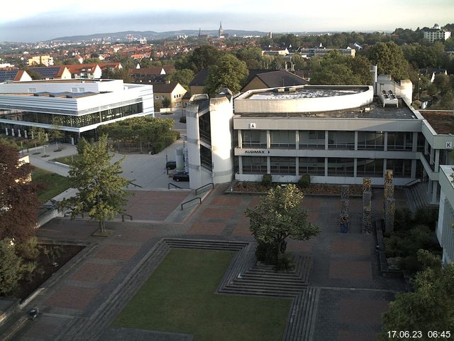 Foto der Webcam: Verwaltungsgebäude, Innenhof mit Audimax, Hörsaal-Gebäude 1