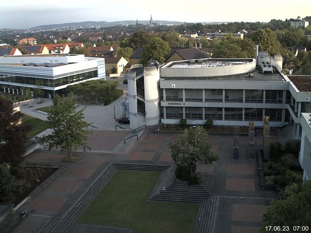 Foto der Webcam: Verwaltungsgebäude, Innenhof mit Audimax, Hörsaal-Gebäude 1