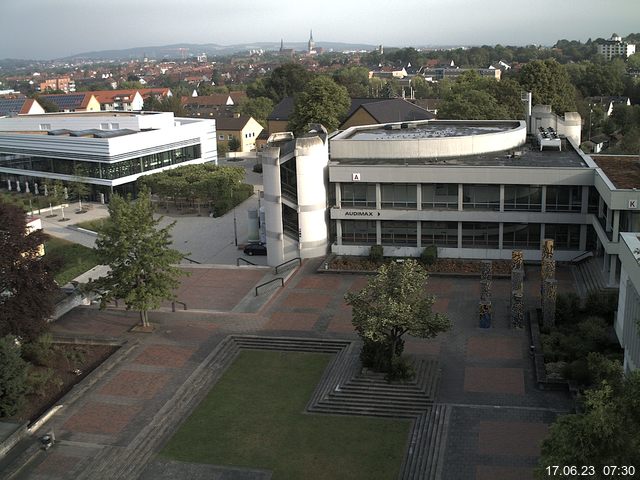 Foto der Webcam: Verwaltungsgebäude, Innenhof mit Audimax, Hörsaal-Gebäude 1