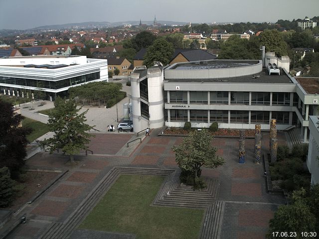 Foto der Webcam: Verwaltungsgebäude, Innenhof mit Audimax, Hörsaal-Gebäude 1