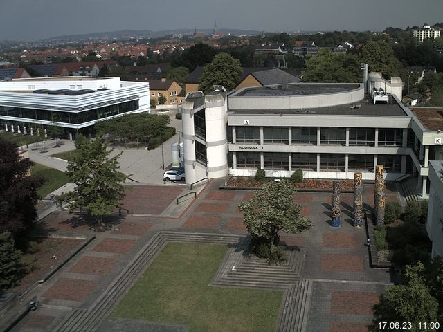 Foto der Webcam: Verwaltungsgebäude, Innenhof mit Audimax, Hörsaal-Gebäude 1