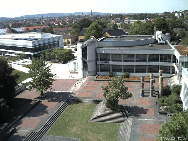 Foto der Webcam: Verwaltungsgebäude, Innenhof mit Audimax, Hörsaal-Gebäude 1