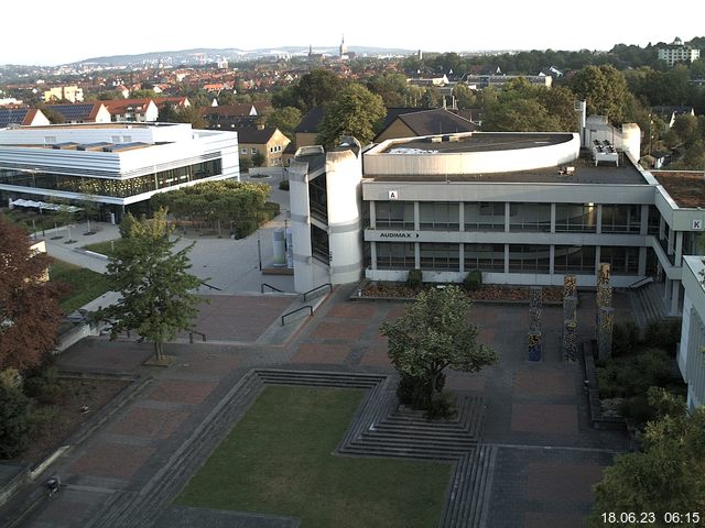 Foto der Webcam: Verwaltungsgebäude, Innenhof mit Audimax, Hörsaal-Gebäude 1