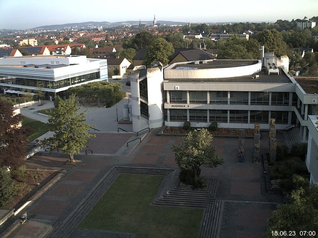 Foto der Webcam: Verwaltungsgebäude, Innenhof mit Audimax, Hörsaal-Gebäude 1