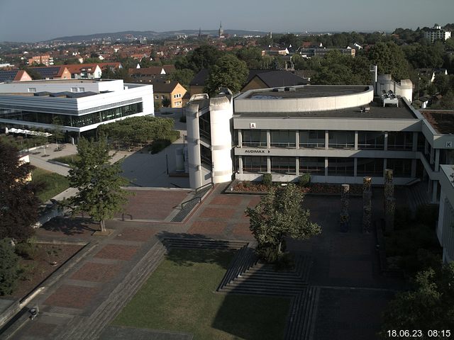 Foto der Webcam: Verwaltungsgebäude, Innenhof mit Audimax, Hörsaal-Gebäude 1