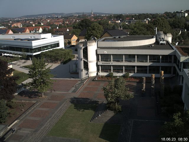 Foto der Webcam: Verwaltungsgebäude, Innenhof mit Audimax, Hörsaal-Gebäude 1