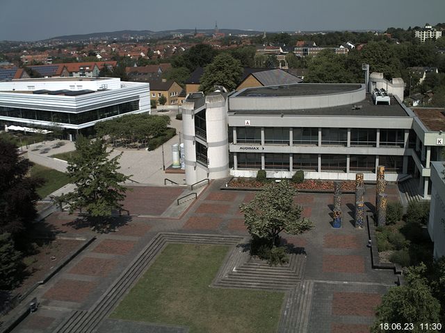 Foto der Webcam: Verwaltungsgebäude, Innenhof mit Audimax, Hörsaal-Gebäude 1