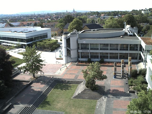 Foto der Webcam: Verwaltungsgebäude, Innenhof mit Audimax, Hörsaal-Gebäude 1