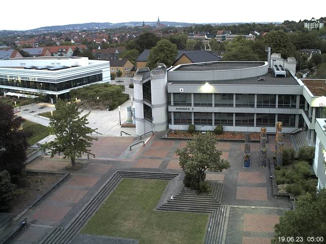 Foto der Webcam: Verwaltungsgebäude, Innenhof mit Audimax, Hörsaal-Gebäude 1