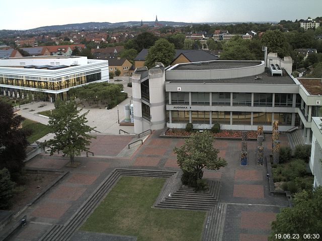 Foto der Webcam: Verwaltungsgebäude, Innenhof mit Audimax, Hörsaal-Gebäude 1