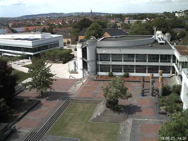 Foto der Webcam: Verwaltungsgebäude, Innenhof mit Audimax, Hörsaal-Gebäude 1