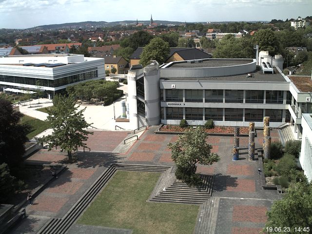 Foto der Webcam: Verwaltungsgebäude, Innenhof mit Audimax, Hörsaal-Gebäude 1