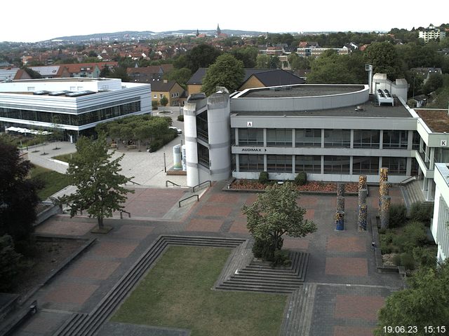 Foto der Webcam: Verwaltungsgebäude, Innenhof mit Audimax, Hörsaal-Gebäude 1