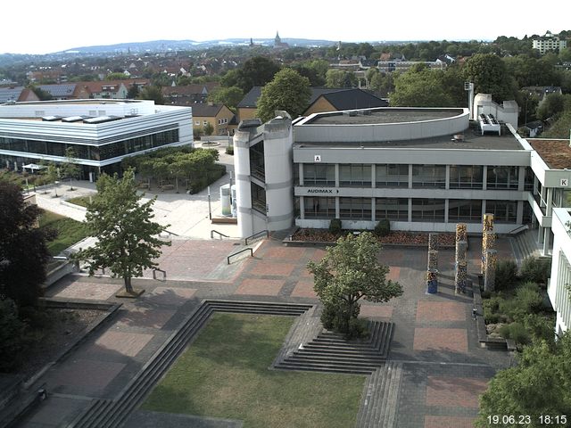 Foto der Webcam: Verwaltungsgebäude, Innenhof mit Audimax, Hörsaal-Gebäude 1