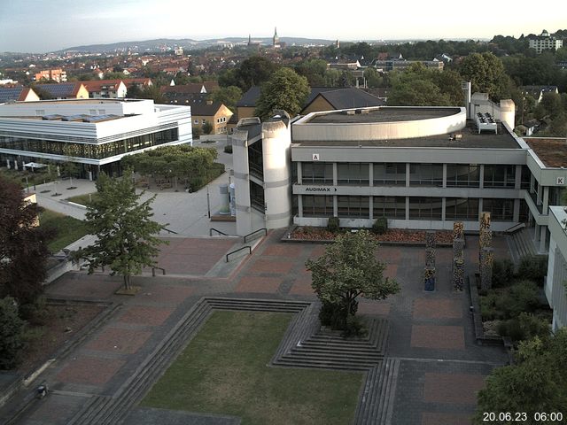 Foto der Webcam: Verwaltungsgebäude, Innenhof mit Audimax, Hörsaal-Gebäude 1