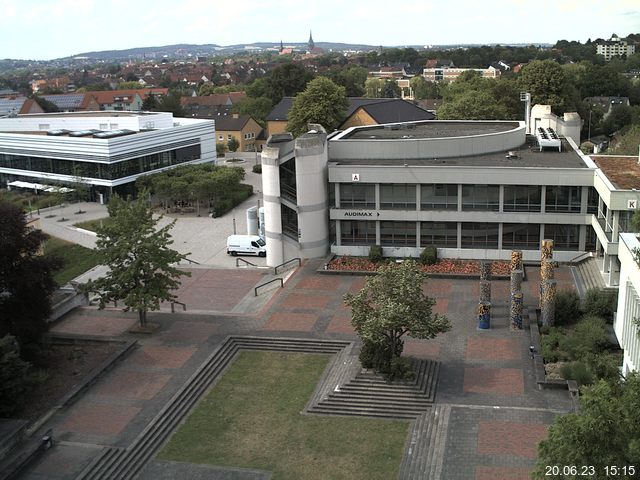 Foto der Webcam: Verwaltungsgebäude, Innenhof mit Audimax, Hörsaal-Gebäude 1