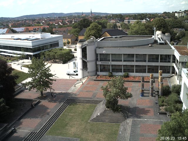 Foto der Webcam: Verwaltungsgebäude, Innenhof mit Audimax, Hörsaal-Gebäude 1