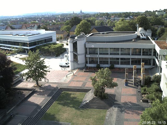 Foto der Webcam: Verwaltungsgebäude, Innenhof mit Audimax, Hörsaal-Gebäude 1