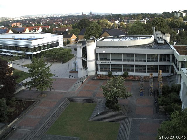 Foto der Webcam: Verwaltungsgebäude, Innenhof mit Audimax, Hörsaal-Gebäude 1