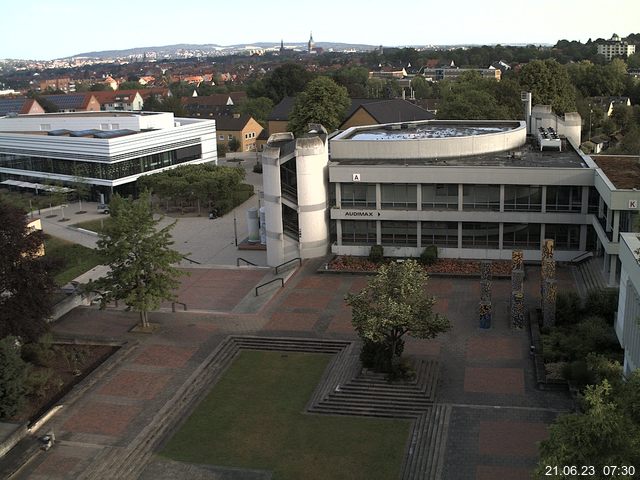 Foto der Webcam: Verwaltungsgebäude, Innenhof mit Audimax, Hörsaal-Gebäude 1