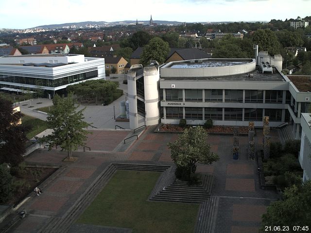 Foto der Webcam: Verwaltungsgebäude, Innenhof mit Audimax, Hörsaal-Gebäude 1