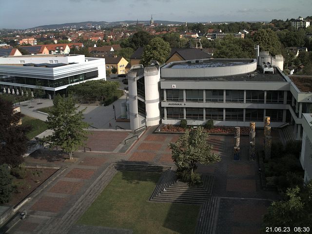 Foto der Webcam: Verwaltungsgebäude, Innenhof mit Audimax, Hörsaal-Gebäude 1