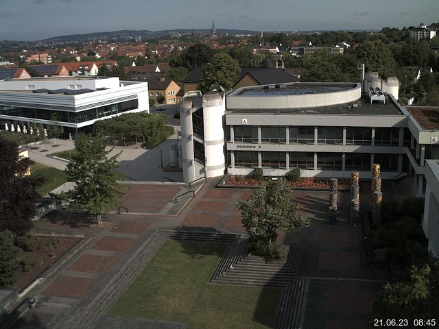 Foto der Webcam: Verwaltungsgebäude, Innenhof mit Audimax, Hörsaal-Gebäude 1