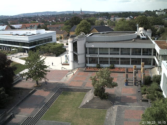 Foto der Webcam: Verwaltungsgebäude, Innenhof mit Audimax, Hörsaal-Gebäude 1