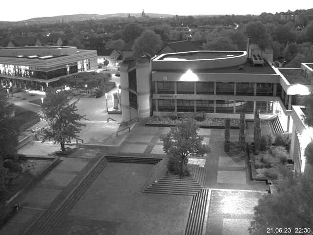 Foto der Webcam: Verwaltungsgebäude, Innenhof mit Audimax, Hörsaal-Gebäude 1