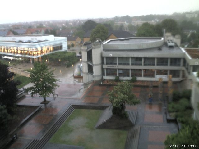 Foto der Webcam: Verwaltungsgebäude, Innenhof mit Audimax, Hörsaal-Gebäude 1