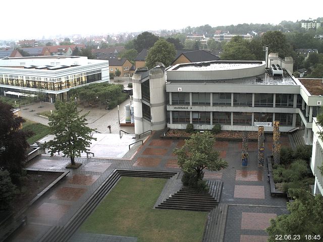 Foto der Webcam: Verwaltungsgebäude, Innenhof mit Audimax, Hörsaal-Gebäude 1