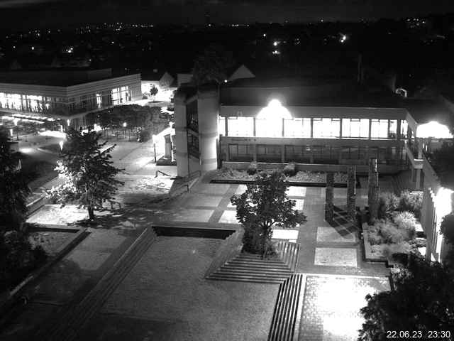 Foto der Webcam: Verwaltungsgebäude, Innenhof mit Audimax, Hörsaal-Gebäude 1