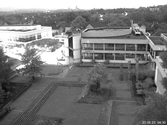 Foto der Webcam: Verwaltungsgebäude, Innenhof mit Audimax, Hörsaal-Gebäude 1