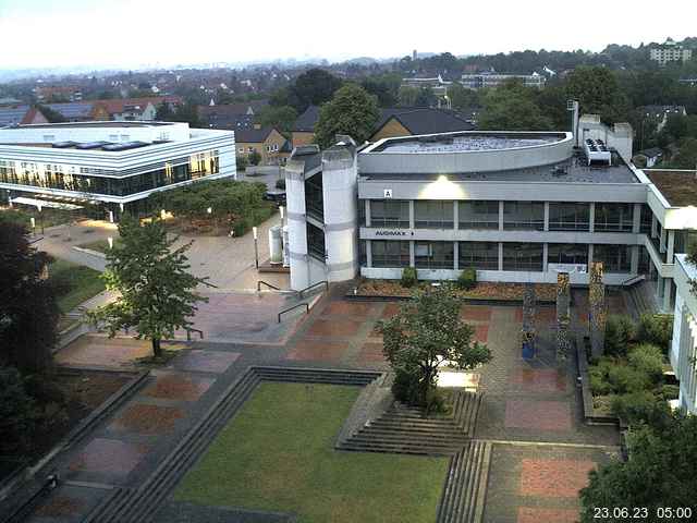 Foto der Webcam: Verwaltungsgebäude, Innenhof mit Audimax, Hörsaal-Gebäude 1