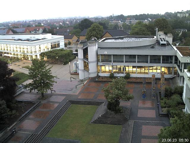 Foto der Webcam: Verwaltungsgebäude, Innenhof mit Audimax, Hörsaal-Gebäude 1