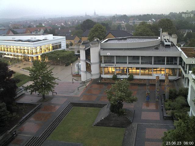 Foto der Webcam: Verwaltungsgebäude, Innenhof mit Audimax, Hörsaal-Gebäude 1