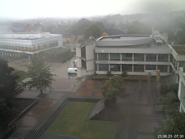 Foto der Webcam: Verwaltungsgebäude, Innenhof mit Audimax, Hörsaal-Gebäude 1